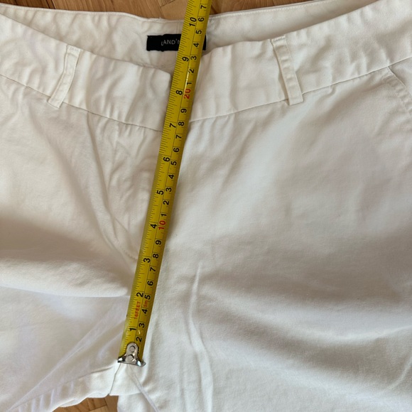 Land and Sea white shorts. Women’s 6. - Picture 2 of 6